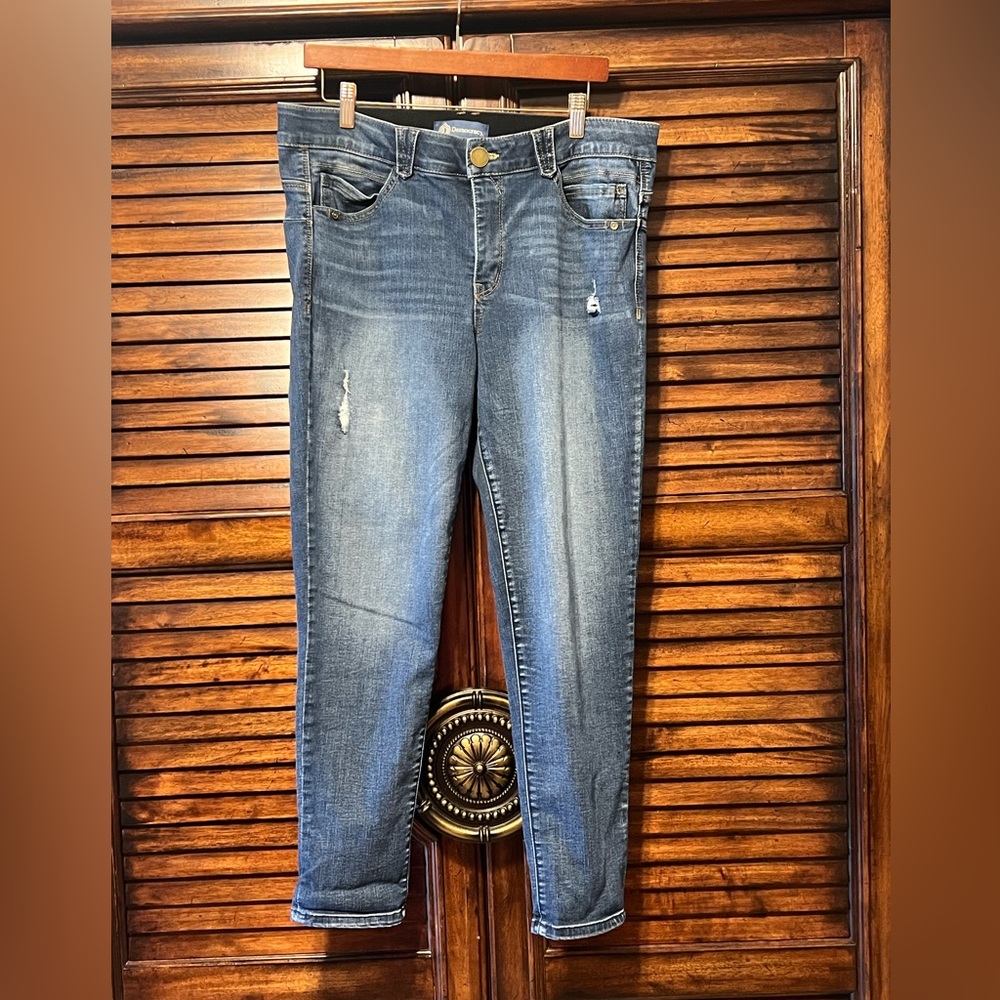 Democracy absolution blue distressed jeans women’s size 14